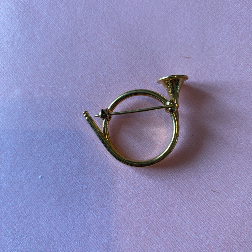 Elegant Gold Brooch Pin - Picture 2 of 2